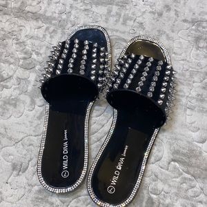 Spike sandal with rhinestone